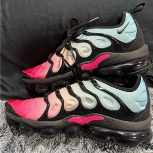 Nike Air VaporMax Plus Sneakers